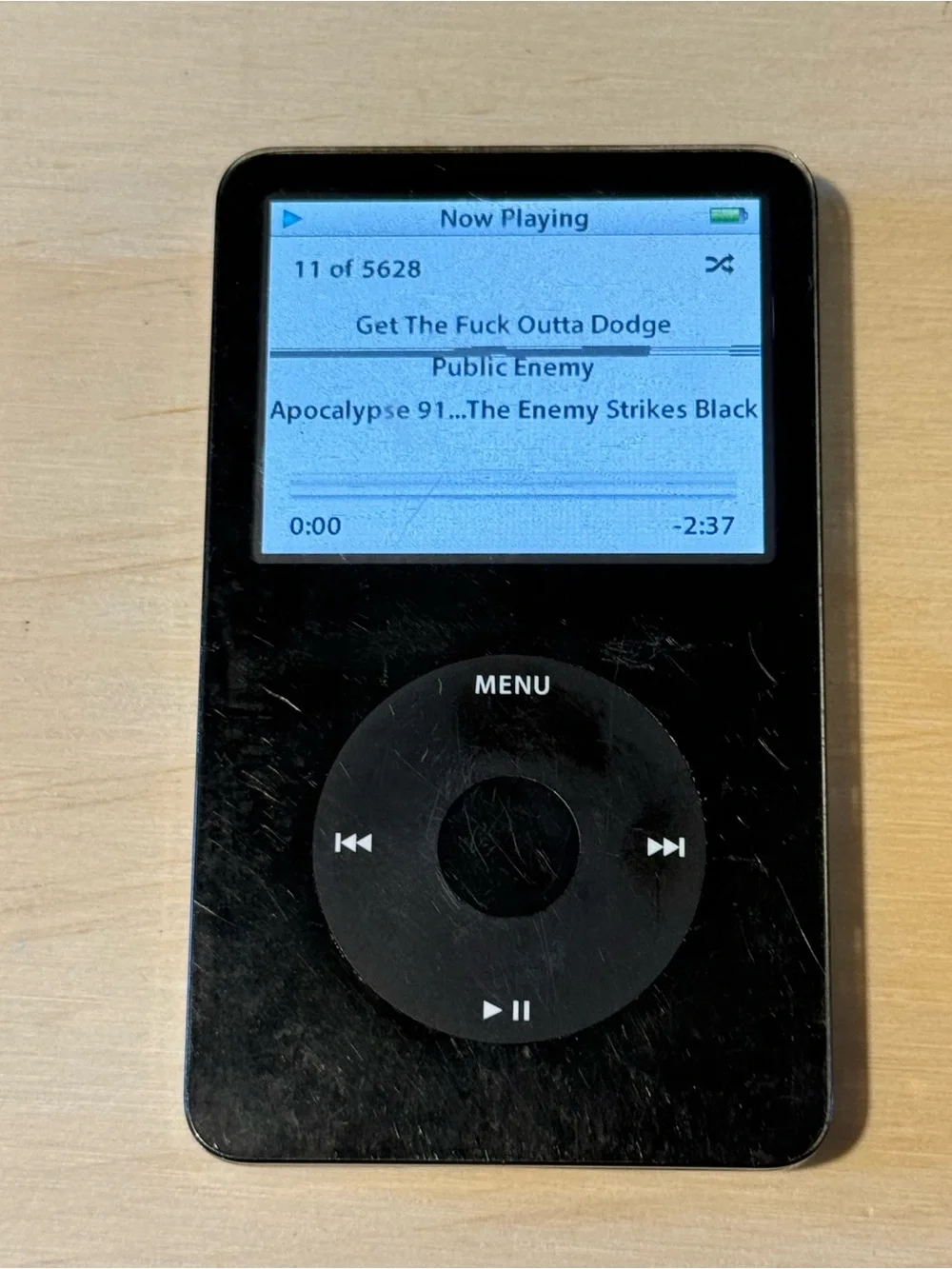 iPod Model:A1136 5thGen 30GB Wht Tested Great Bat 10-12hr w/5628-Song-Char Read